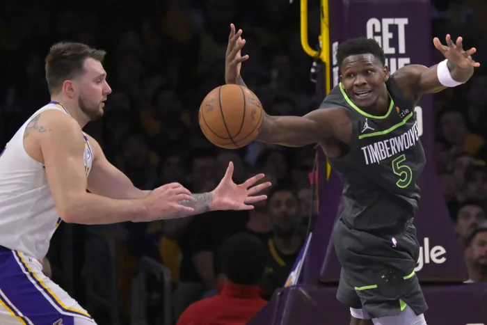 NBA直播新星对决:爱德华兹与东契奇的冠军之路谁更光明? NBA直播新星对决:爱德华兹与东契奇的冠军之路谁更光明?