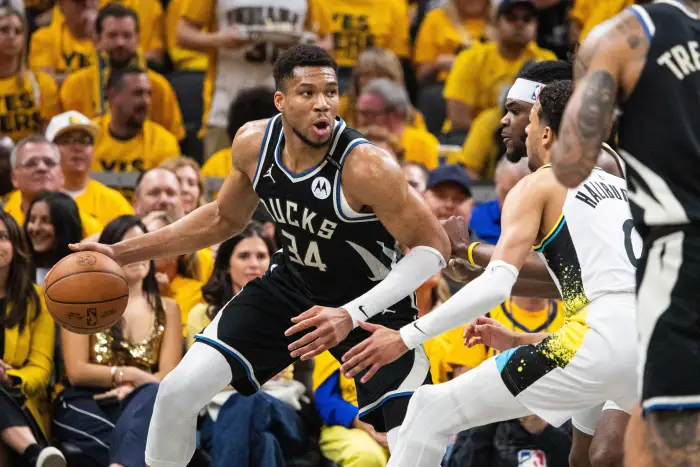 NBA直播雄鹿出局引发字母哥未来猜想:一人一城还是再逐总冠军? NBA直播雄鹿出局引发字母哥未来猜想:一人一城还是再逐总冠军?